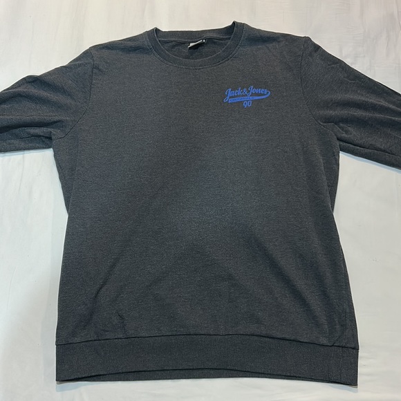 3 long sleeve shirts in a bundle - Picture 5 of 7